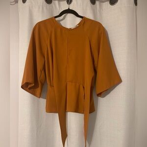 Fashion Nova super cute top with front tie size S